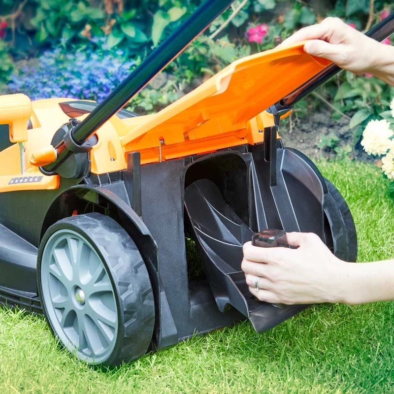 LawnMaster MX 24V 37cm | Cordless Lawn Mower