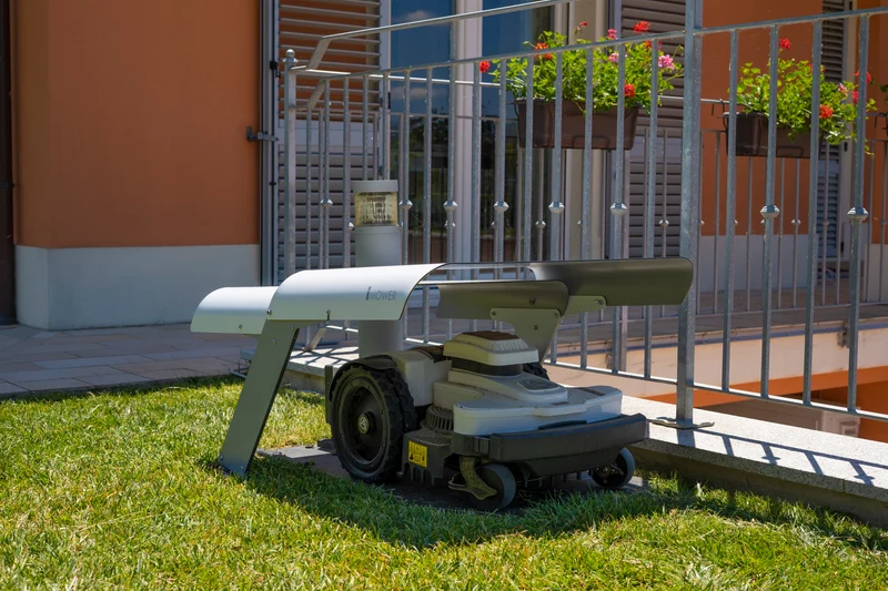 One 2.1 – Garage per robot tagliaerba medio-grandi