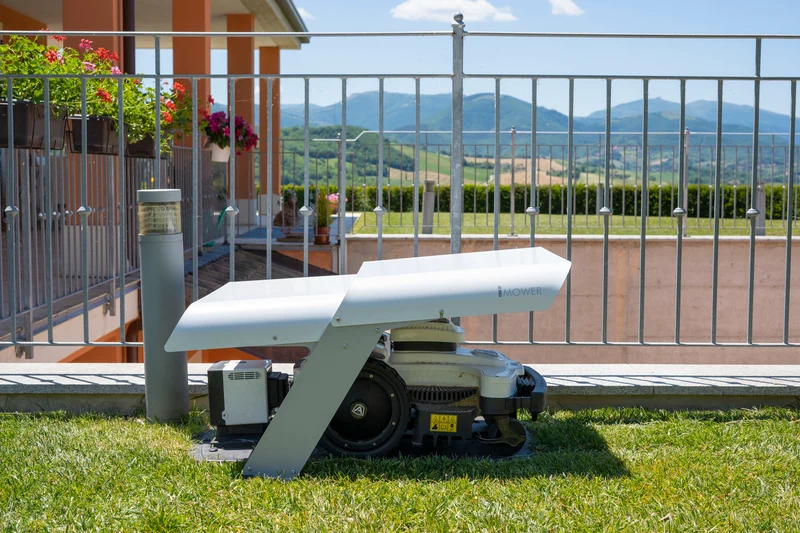 One 2.1 – Garage per robot tagliaerba medio-grandi
