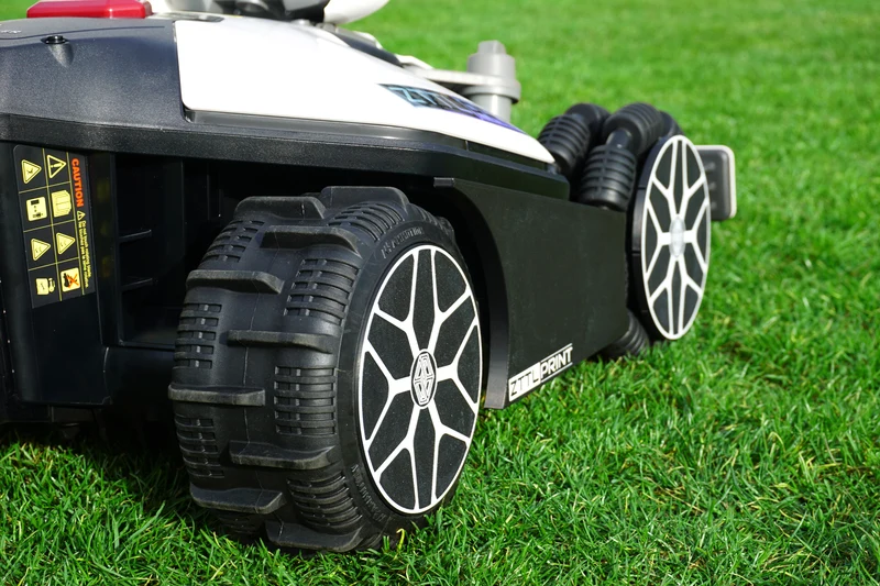 Mammotion Luba mini AWD Mähroboter Performance Komplettpaket