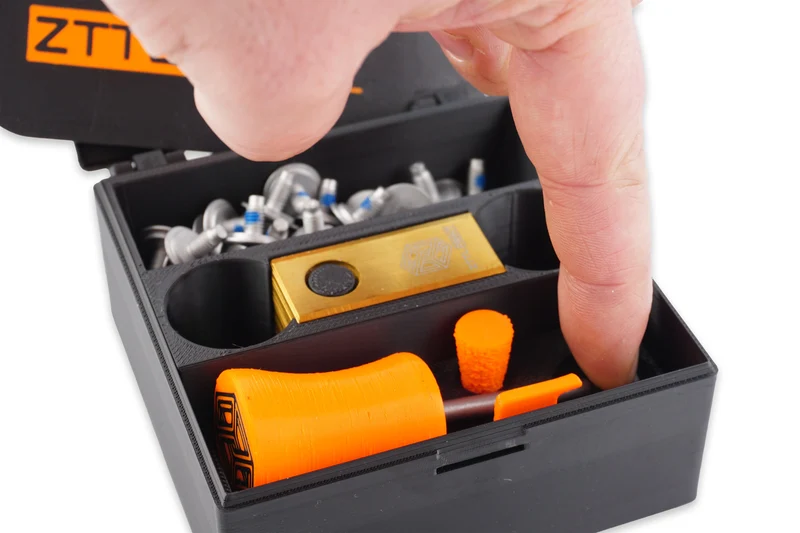 MowerKit PREMIUM 60x Messerklingen + 60x Schrauben + Zubehör + Werkzeugbox Komplettset Messerklingensystem