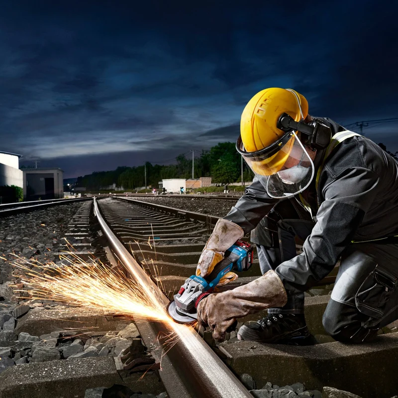 Bosch GWS 18V-11 Professional Akku Winkelschleifer 18 V 125 mm Brushless + 1x ProCORE Akku 8,0 Ah + Ladegerät + L-Boxx