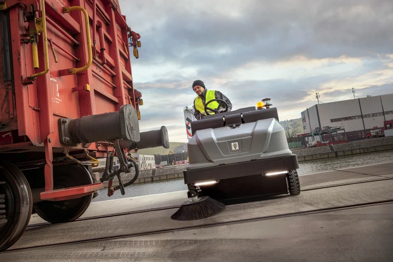 Kärcher KM 130/300 R I LPG Aufsitz-Kehrsaugmaschinen