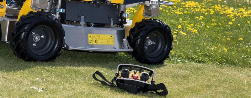 Spider 2SGS SUPERLOW EFI Großflächenmäher und Böschungsmäher mit Seilwinde, Höhe nur 71 cm, perfekt für Solarpark Pflege