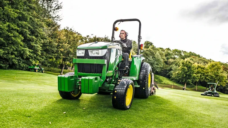 John Deere Kompakttraktor 3033R