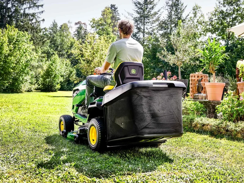 John Deere Rasentraktor X147R