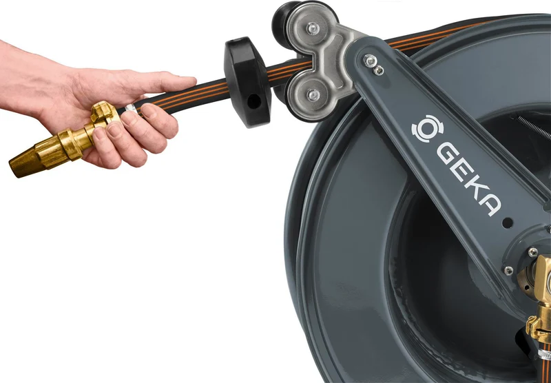 KARASTO Schlauchaufroller PA30SK G 1 AG mit GEKA® plus Winkeldreharmatur und 30m Schlauch