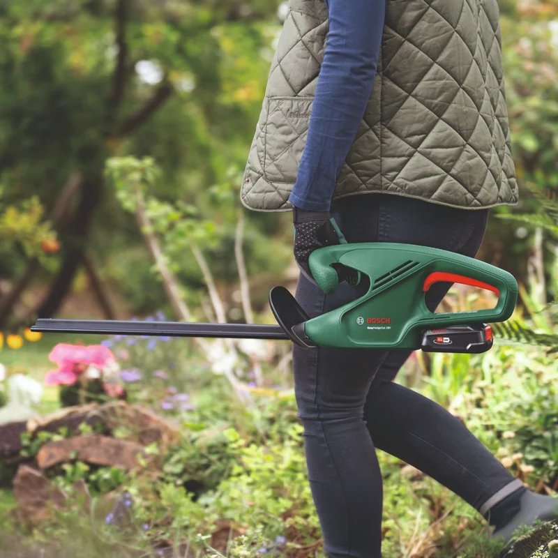 Bosch EasyHedgeCut 18V-44-11 Akku Heckenschere 18 V 44 cm ( 0600849H06 ) Solo - ohne Akku, ohne Ladegerät