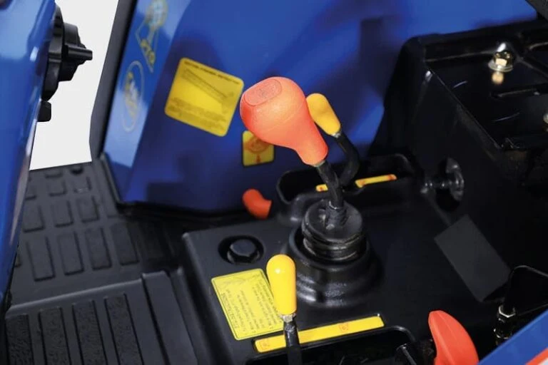 Solis Traktor 26 mit Seitenschaltung