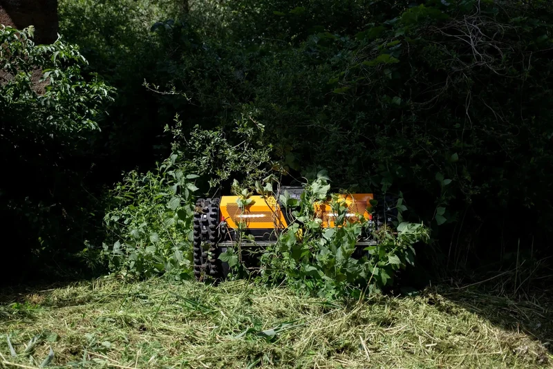 AS 990 Thar RC ferngesteuerte Mähraupe mit Sichelmesser