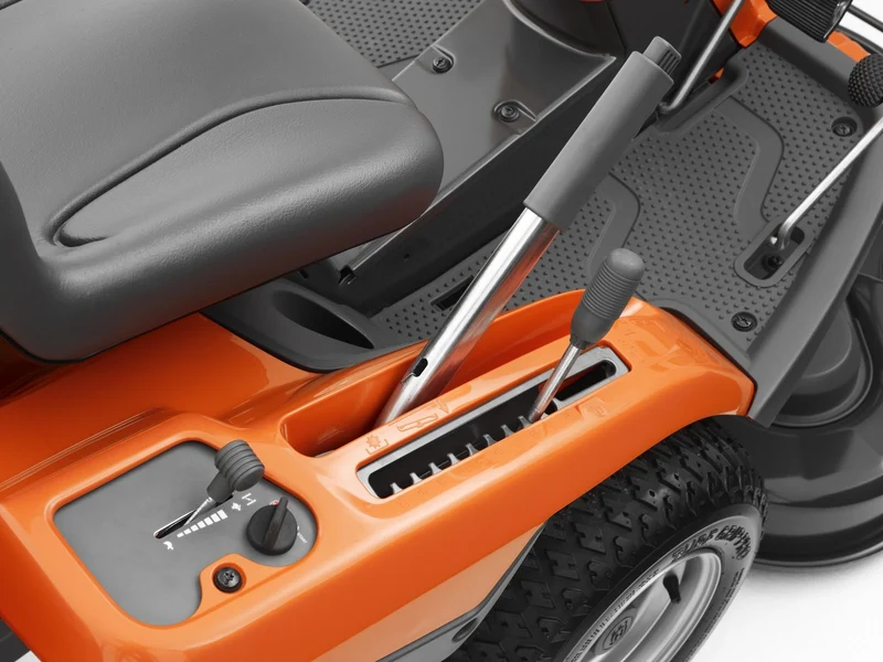 Husqvarna Rider R 214 C inkl. 3 Messer Mähwerk mit 94cm Schnittbreite
