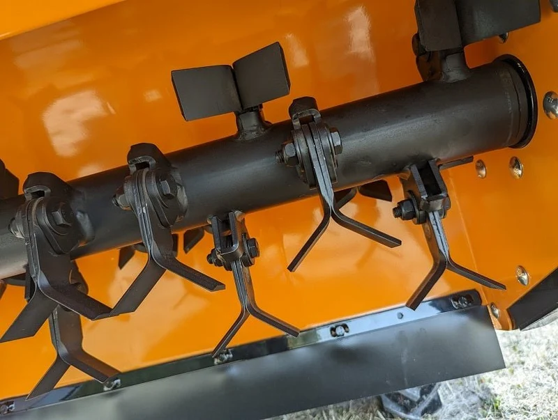 AS 600 MultiPro Geräteträger mit Schlegelmähwerk