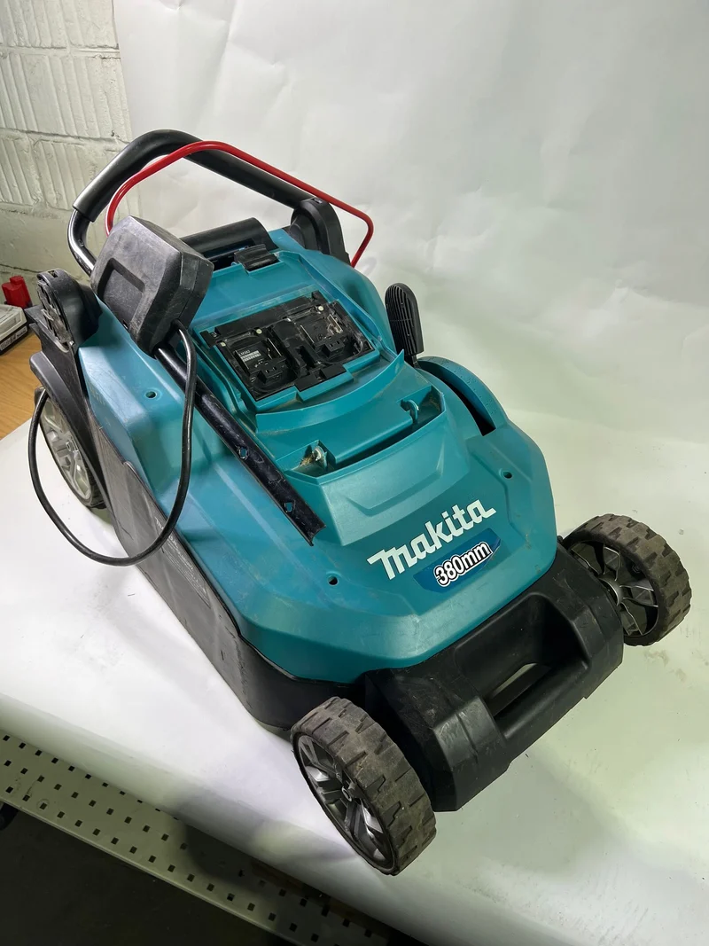 Makita DLM 382 Z Akku Rasenmäher 36 V ( 2x 18 V ) 38 cm 40 l - ohne Akku, ohne Ladegerät