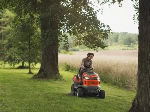 Husqvarna TS 215T Rasentraktor