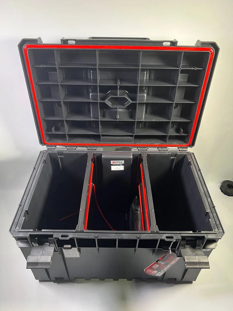 Qbrick System ONE 450 1.0 Technik Werkzeugkoffer 585 x 385 x 420 mm 52 l stapelbar IP66 ( alte Version ) ohne Gewindeeinsätze - Beschädigt