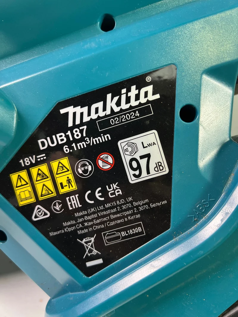 Makita DUB 187 Z Akku Laubbläser und Laubsauger 18 V Brushless Solo - ohne Akku, ohne Ladegerät - Stark Gebraucht