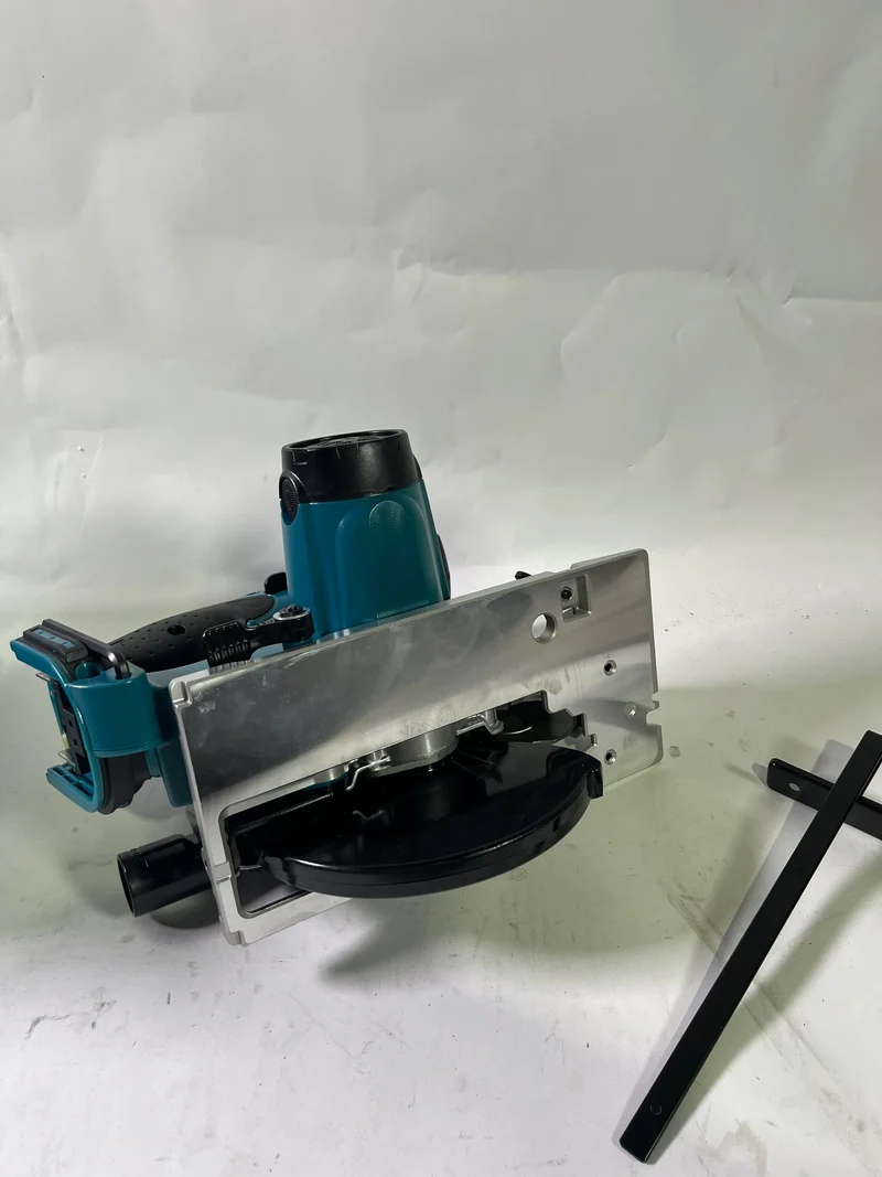 Makita DSS 610 Z Akku Handkreissäge 18 V 165 mm Solo - ohne Akku, ohne Ladegerät - Leicht Gebraucht