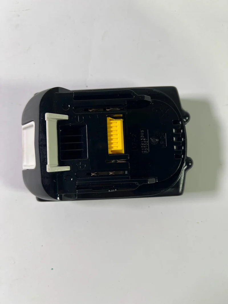 Makita BL 1820 B 18 V - 2,0 Ah / 2000 mAh Li-Ion Akku mit LED - Anzeige ( 197254-9 ) - original, kein Nachbau - Leicht Gebraucht