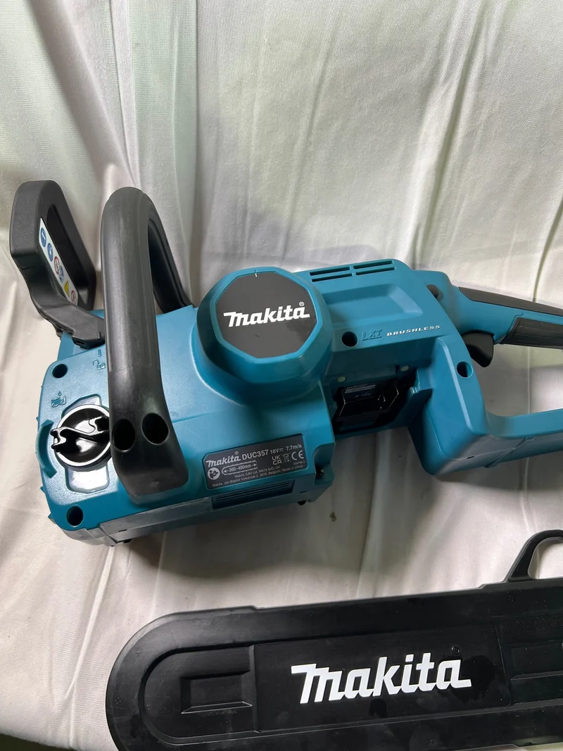 Makita DUC 357 ZX2 Akku Kettensäge 18 V 35 cm Brushless Solo - ohne Akku, ohne Ladegerät - Reparaturgerät