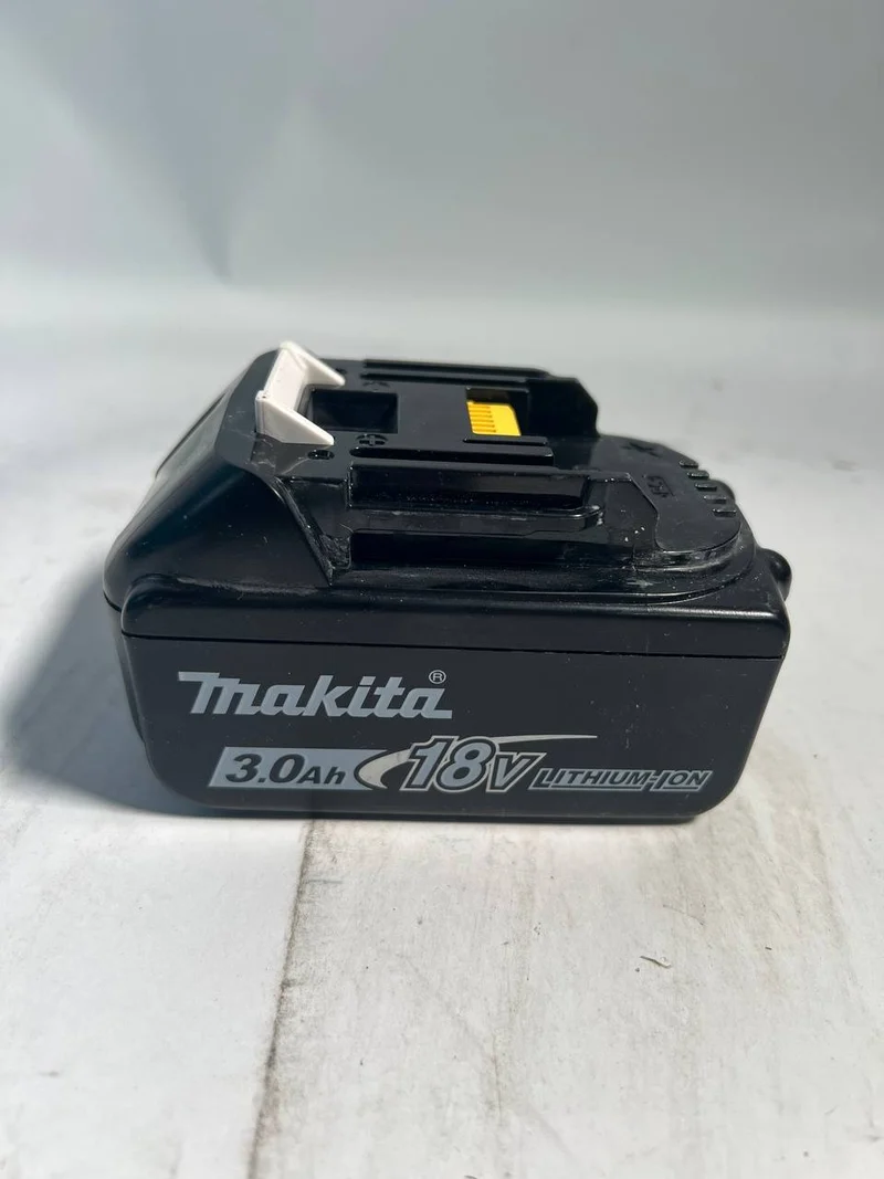 Makita BL 1830 B Li-Ion Akku 18 V 3,0 Ah / 3000 mAh ( 197599-5 ) mit LED Anzeige - original, kein Nachbau - Gebraucht