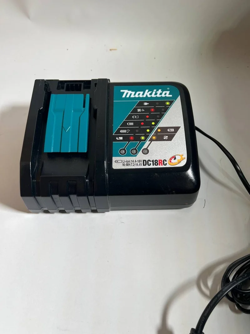 Makita DC 18 RC Akku Schnell Ladegerät 7,2 V - 18 V ( 195584-2 ) für Li-Ion Akku - Leicht Gebraucht