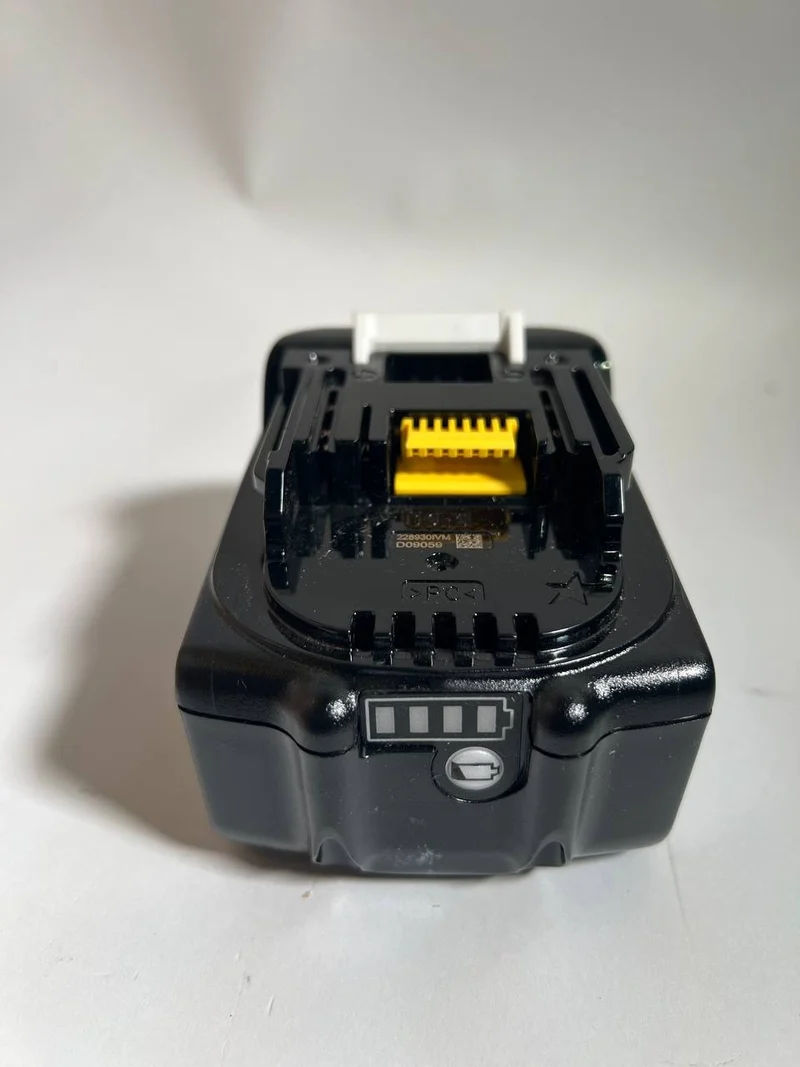 Makita BL 1830 B Li-Ion Akku 18 V 3,0 Ah / 3000 mAh ( 197599-5 ) mit LED Anzeige - original, kein Nachbau - Leicht Gebraucht