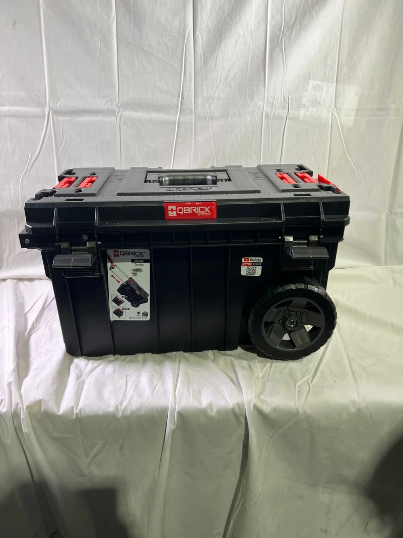 Qbrick System ONE Trolley Vario stapelbar 605 x 405 x 345 mm 44 l IP66 mit Laufrädern auf Metallachse - Beschädigt