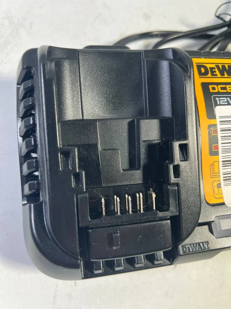 DeWalt DCB 1104 Schnell Ladegerät 10,8 - 18 V 4,0 A für XR Li-Ion Akkus - Leicht Gebraucht
