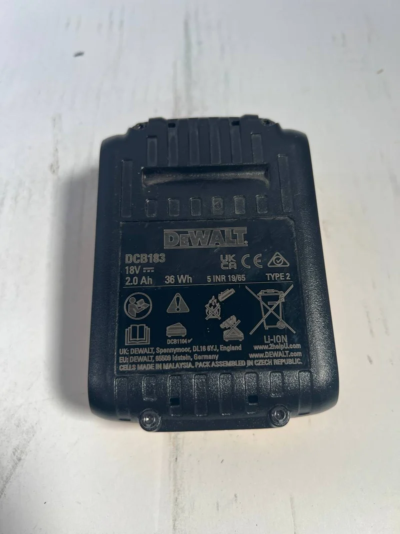 DeWalt DCB 183 Akkupack 18 V 2,0 Ah / 2000 mAh XR Li-Ion Akku - mit Ladestandanzeige - Leicht Gebraucht