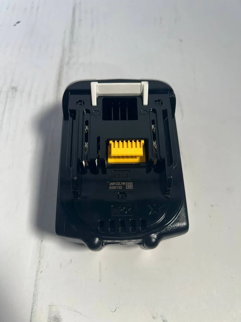 Makita BL 1830 B Li-Ion Akku 18 V 3,0 Ah / 3000 mAh ( 197599-5 ) mit LED Anzeige - original, kein Nachbau - Leicht Gebraucht