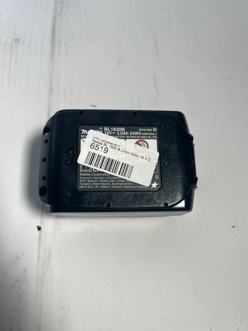 Makita BL 1830 B Li-Ion Akku 18 V 3,0 Ah / 3000 mAh ( 197599-5 ) mit LED Anzeige - original, kein Nachbau - Leicht Gebraucht