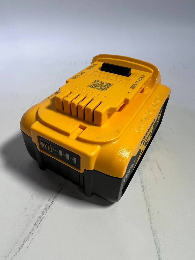 DeWalt DCB 184 Akkupack 18 V 5,0 Ah / 5000 mAh XR Li-Ion Akku - mit Ladestandanzeige - Leicht Gebraucht