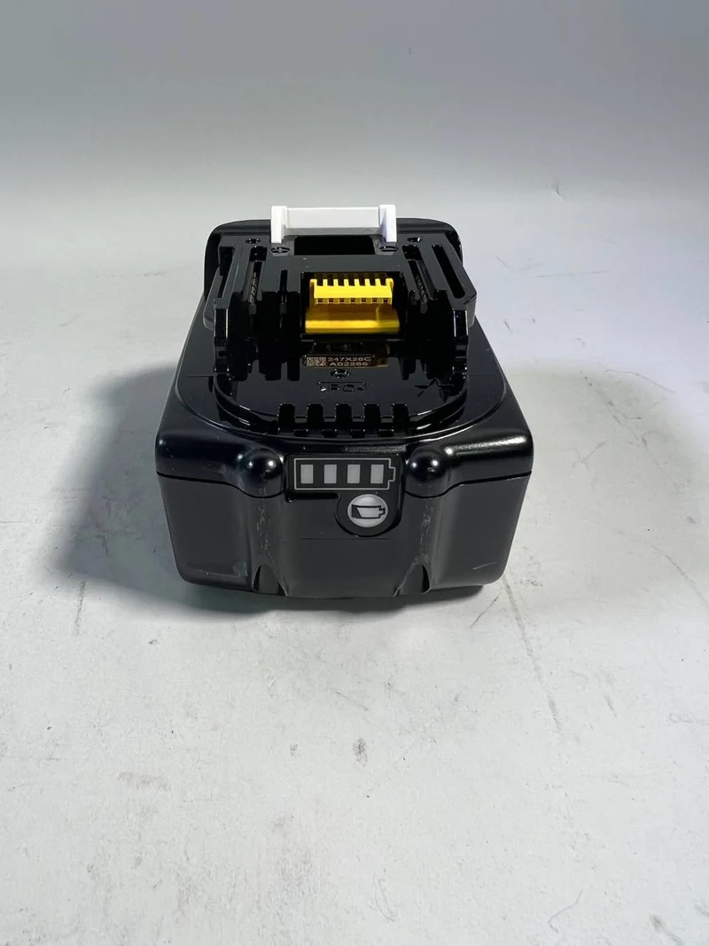 Makita BL 1830 B Li-Ion Akku 18 V 3,0 Ah / 3000 mAh ( 197599-5 ) mit LED Anzeige - original, kein Nachbau - Leicht Gebraucht