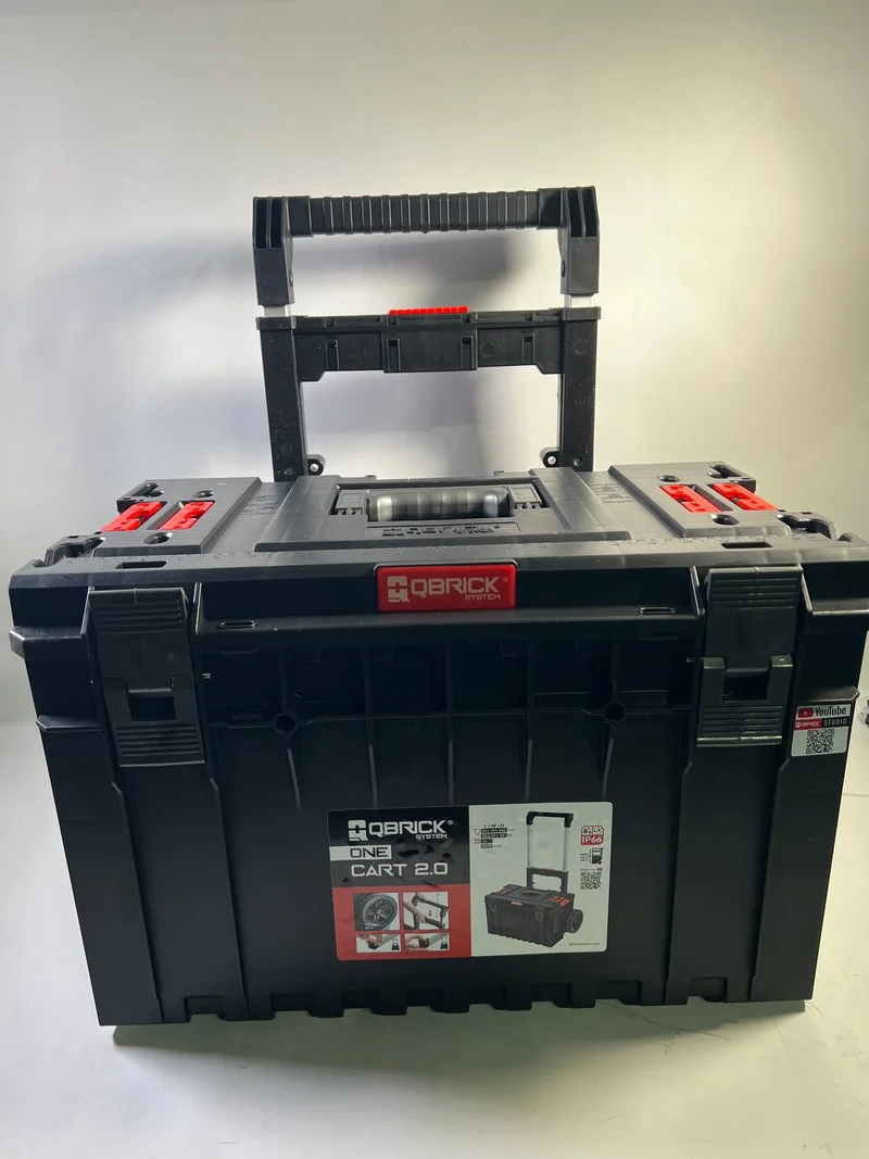 Qbrick System ONE Cart 2.0 Trolley 641 x 485 x 660 mm 52 l IP66 100 kg belastbar stapelbar mit Doppelteleskopgriff aus Aluminium - Beschädigt