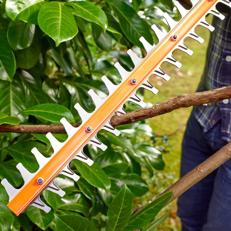 Hedge trimmer Black+Decker BEHT251-QS 450W