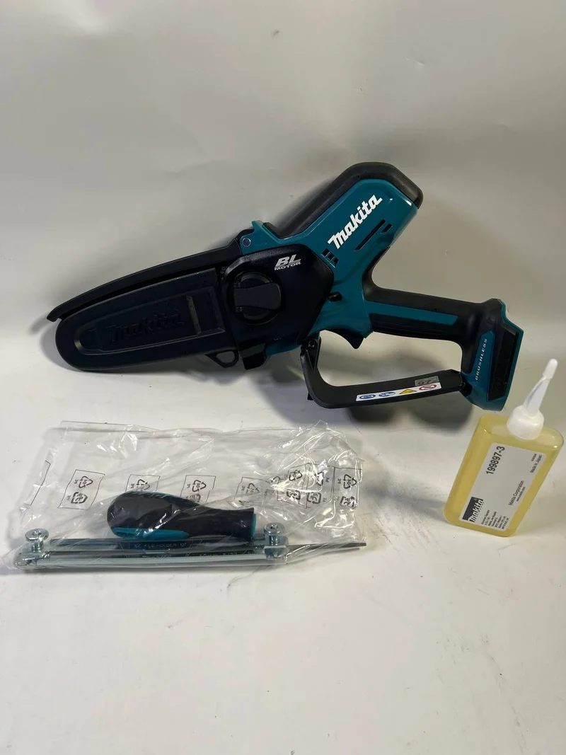 Makita DUC 150 Z01 Akku Kettensäge 18 V 15 cm Brushless Solo - Leicht Gebraucht