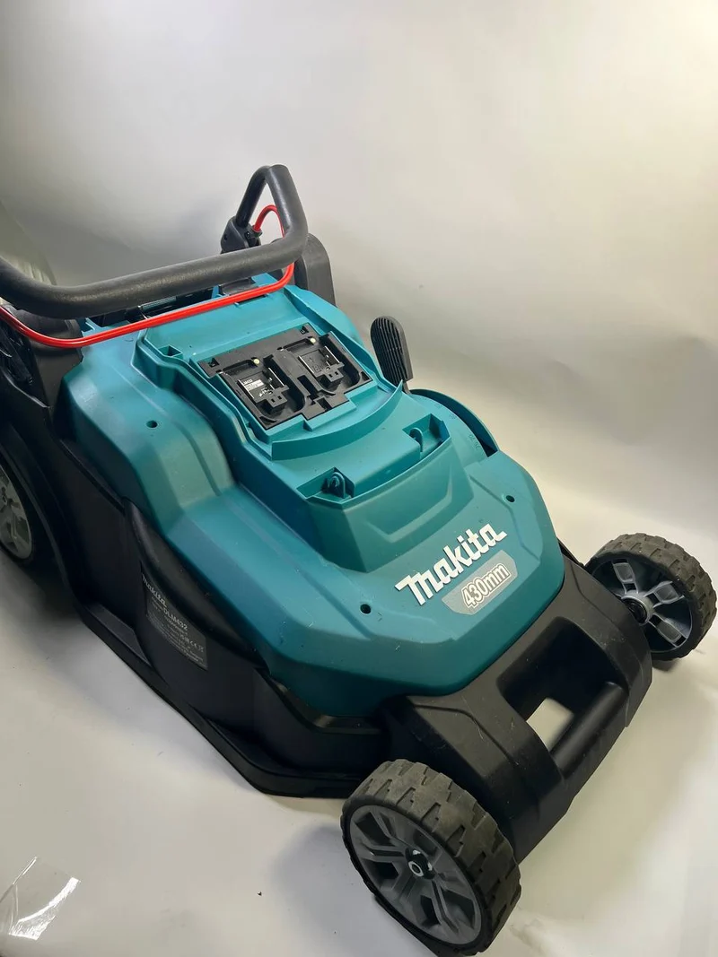 Makita DLM 432 Z Akku Rasenmäher 36 V ( 2x 18 V ) 43 cm Brushless Solo - Gebraucht