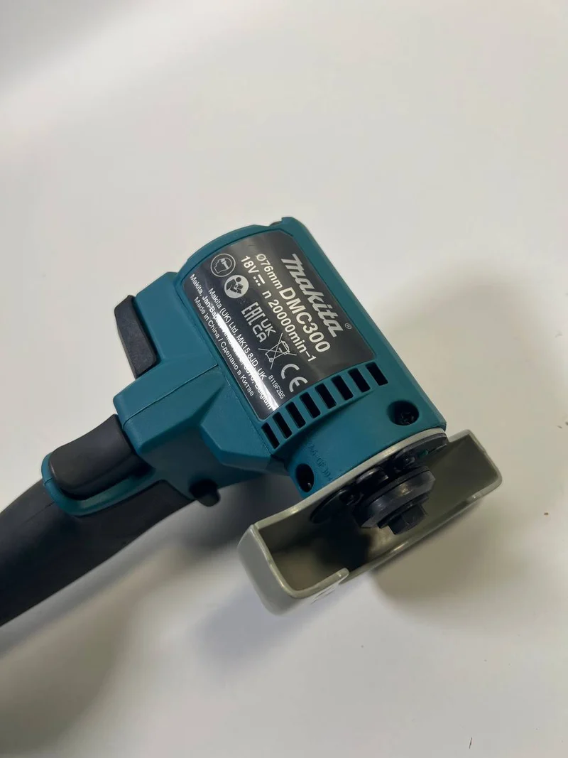 Makita DMC 300 Z Akku Winkelschleifer 18 V 76 mm Brushless Solo - ohne Akku, ohne Ladegerät - Leicht Gebraucht