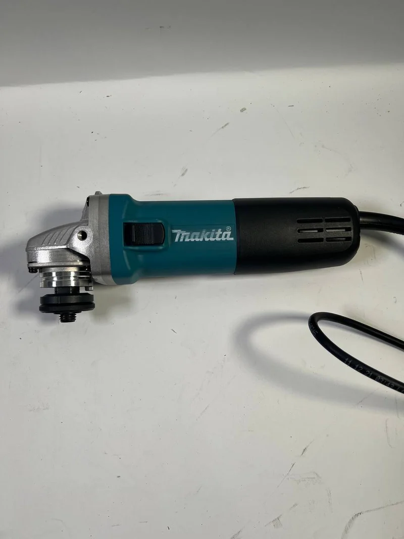 Makita 9558 HNRX1 Winkelschleifer 840 Watt 125 x 22,23 mm 11.000 U/min - Leicht Gebraucht
