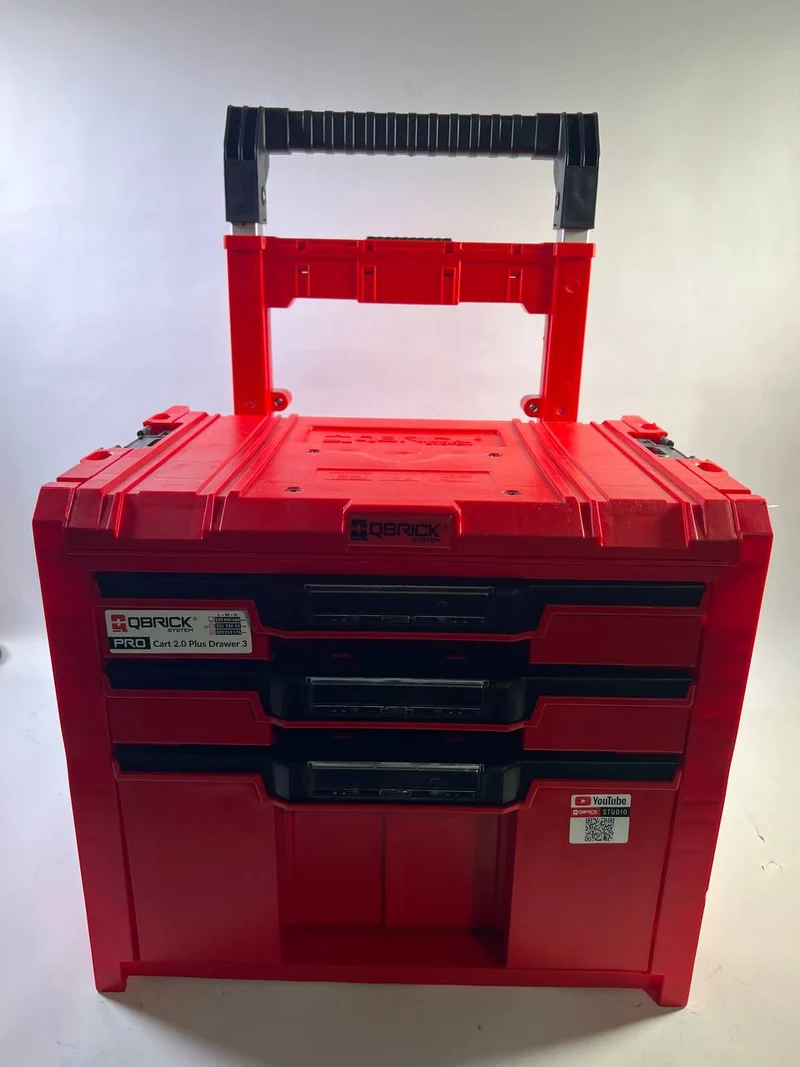 Qbrick System PRO Cart 2.0 Plus Drawer 3 Red Ultra HD Custom mobile Box auf Rädern 520 x 415 x 660 mm 12 l 2x 4,5 l abnehmbarer Doppelteleskopgriff - Beschädigt