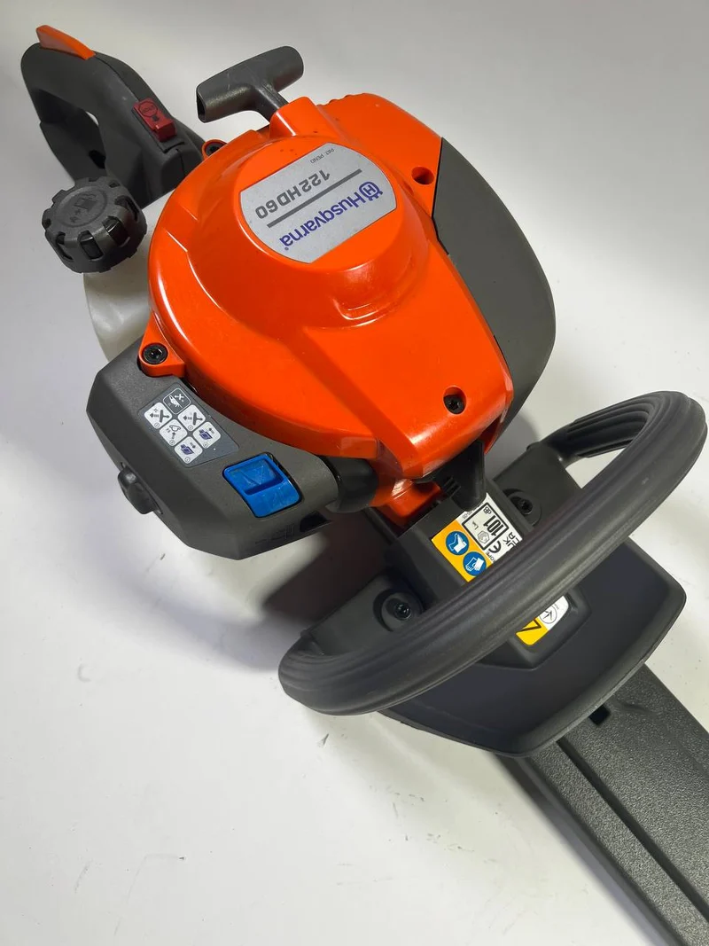 Husqvarna 122HD60 Benzin Heckenschere 0,6 kW 21,7 cm³ 59 cm - „Herstellergeprüft & überholt“
