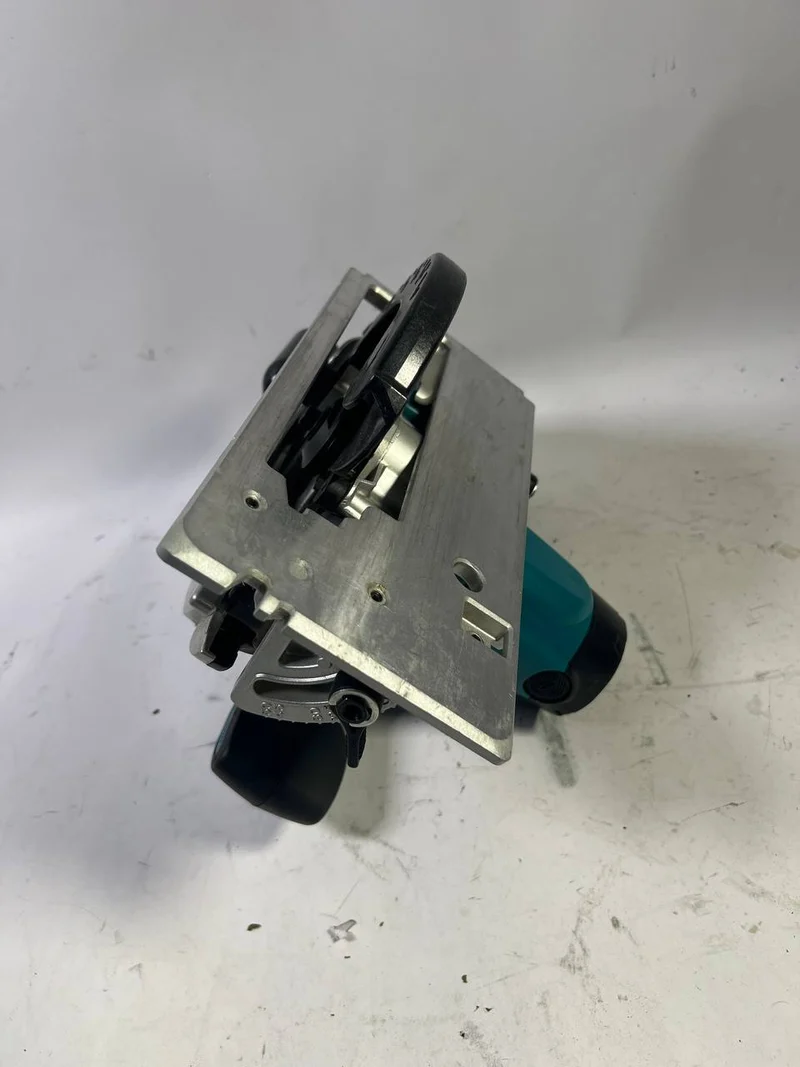 Makita DSS 610 Z Akku Handkreissäge 18 V 165 mm Solo - „Herstellergeprüft & überholt“