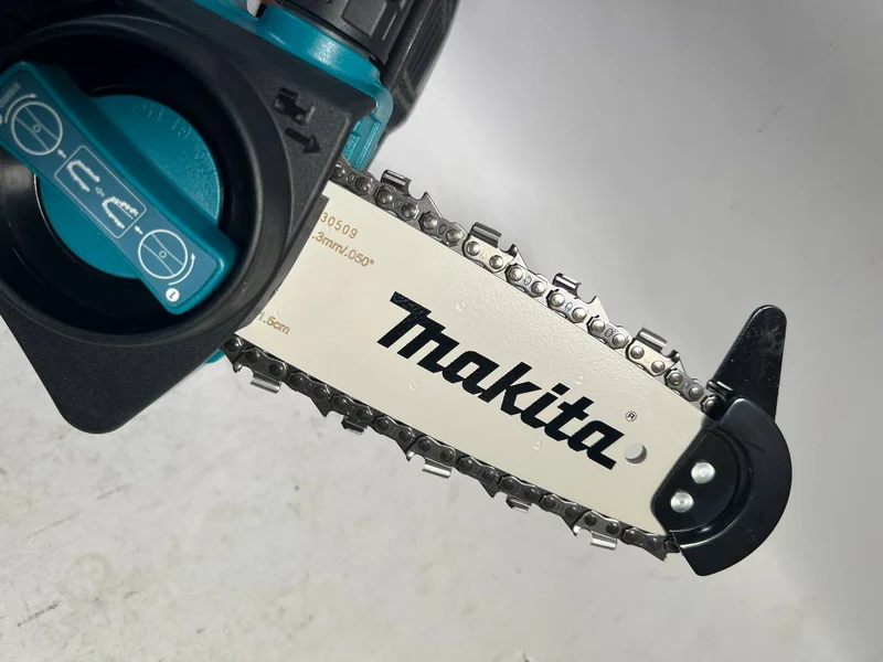Makita DUC 122 Z 18 V Li-Ion Akku Kettensäge Solo ohne Akku u. Ladegerät - Neuwertig