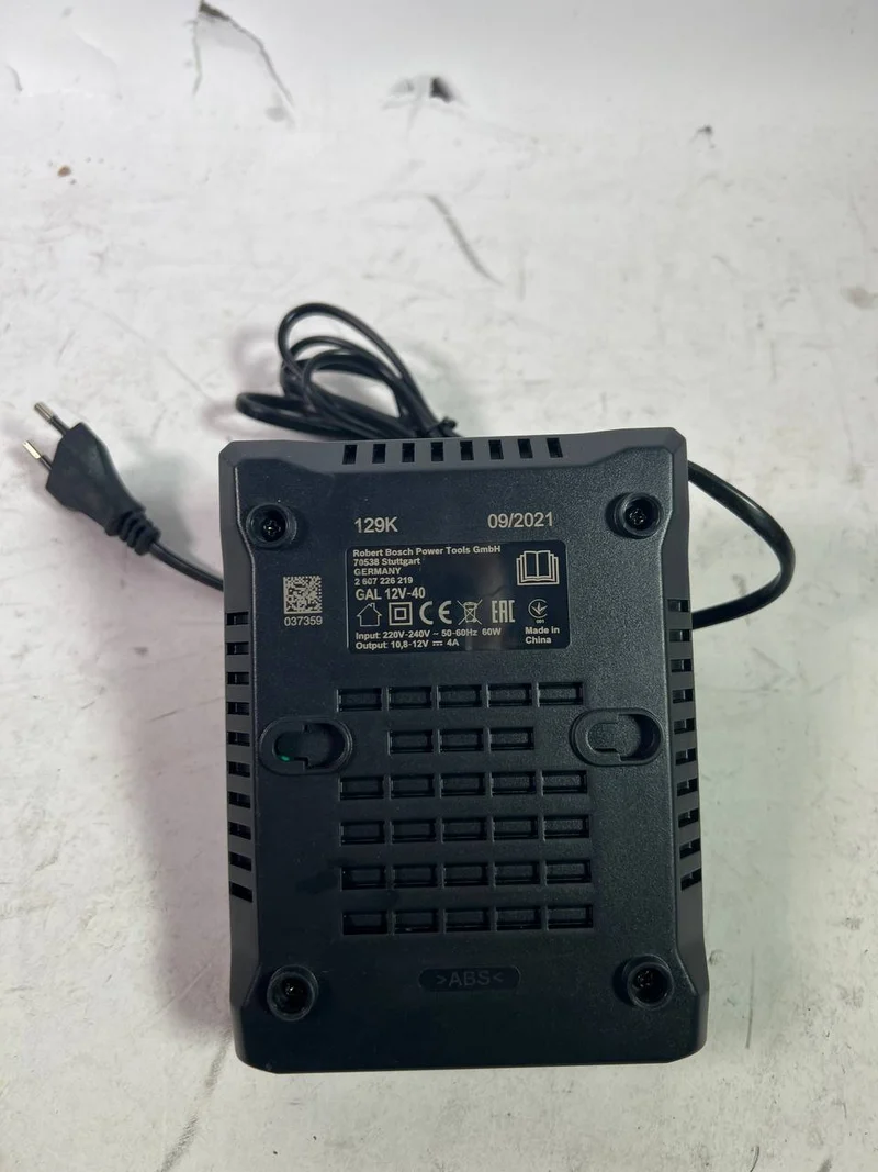 Bosch GAL 12V-40 Professional Schnell Ladegerät für 12V Akkus ( 1600A019R3 ) - Neuwertig