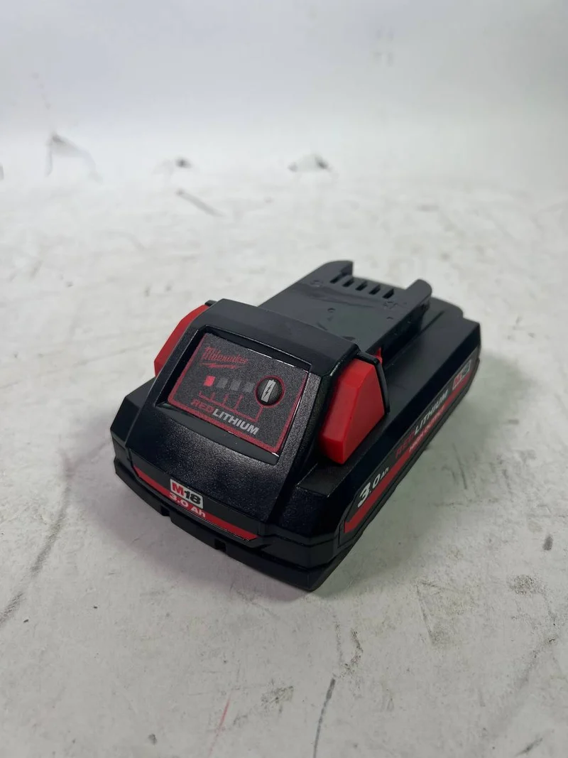 Milwaukee M18 HB3 High Output 18 V 3,0 Ah / 3000 mAh Li-Ion Akku ( 4932471069 ) mit Ladestandsanzeige - Leicht Gebraucht