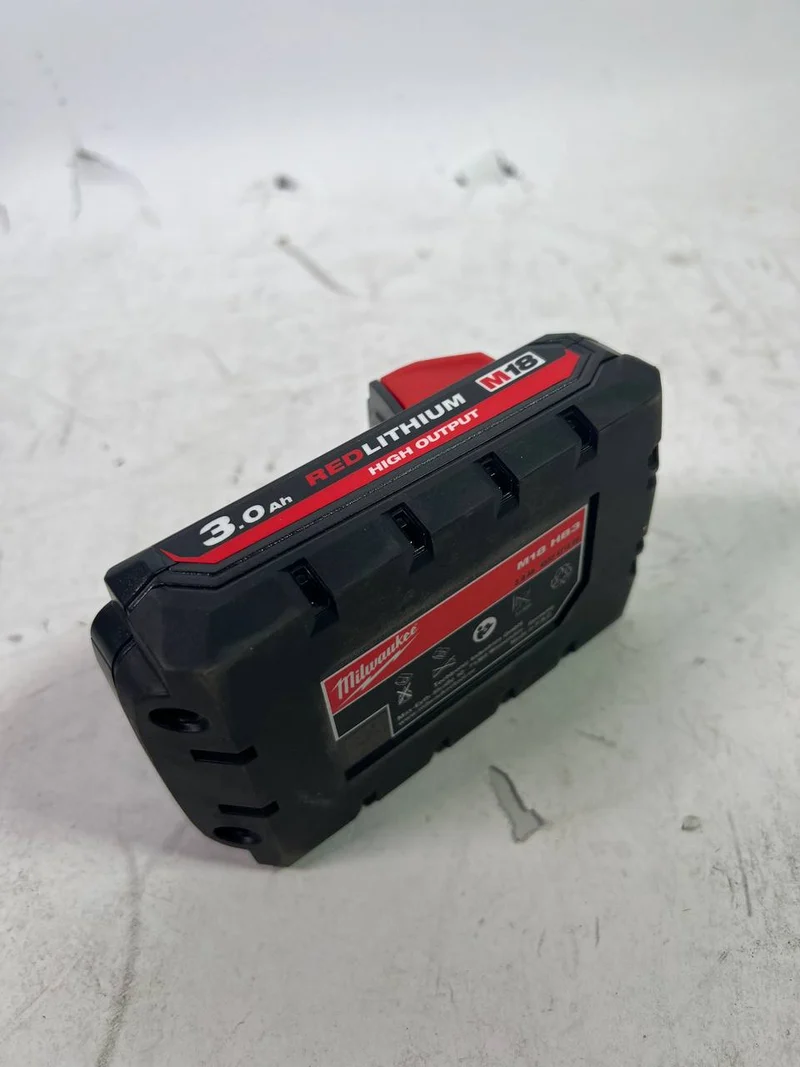 Milwaukee M18 HB3 High Output 18 V 3,0 Ah / 3000 mAh Li-Ion Akku ( 4932471069 ) mit Ladestandsanzeige - Leicht Gebraucht