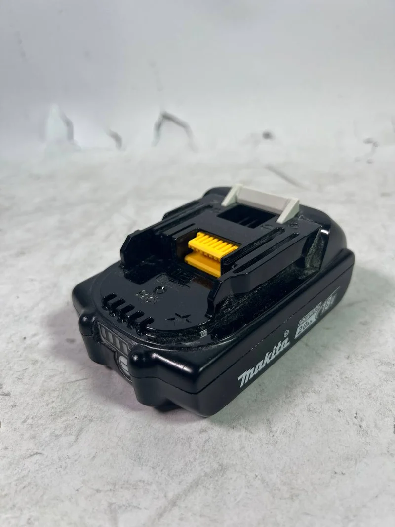 Makita BL 1820 18 V Li-Ion Akku mit 2 Ah - 2000mAh ( 632B42-4 ) - Beschädigt