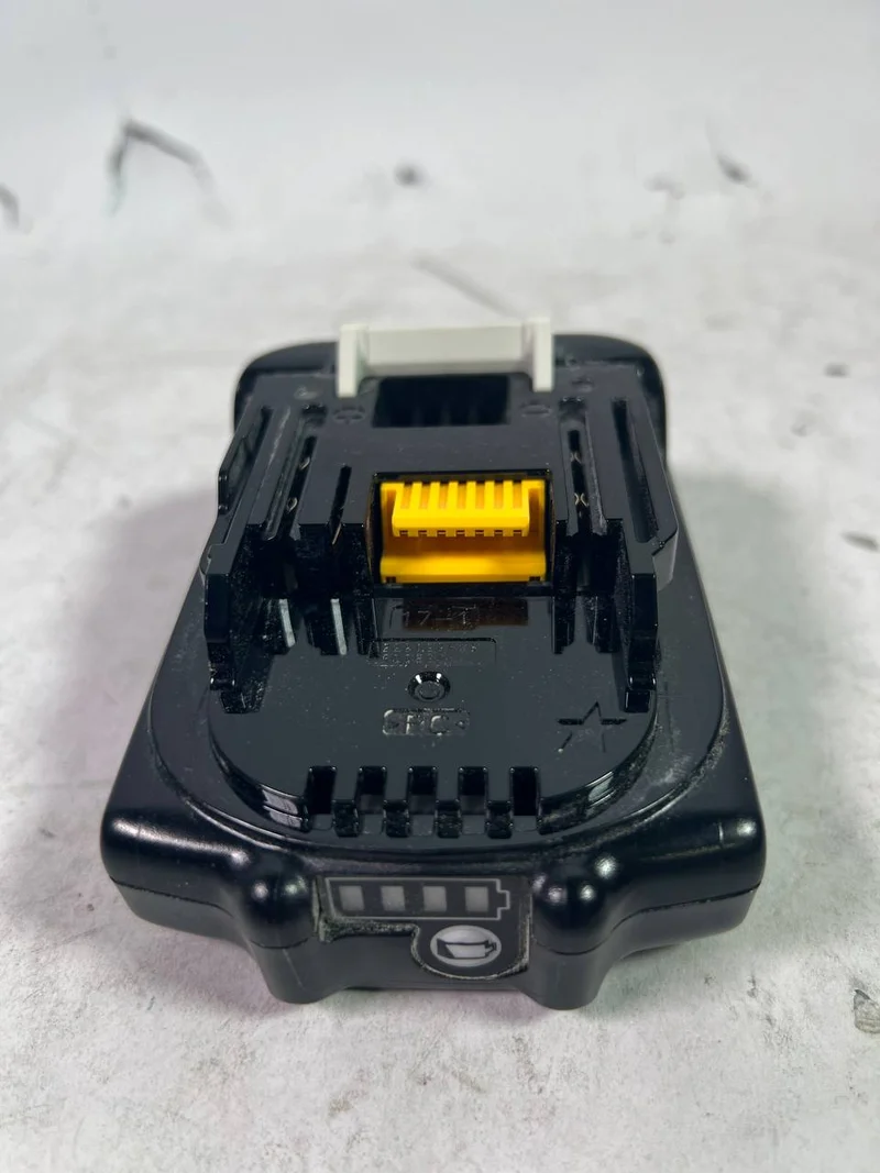 Makita BL 1820 18 V Li-Ion Akku mit 2 Ah - 2000mAh ( 632B42-4 ) - Beschädigt
