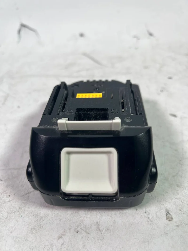 Makita BL 1820 18 V Li-Ion Akku mit 2 Ah - 2000mAh ( 632B42-4 ) - Beschädigt